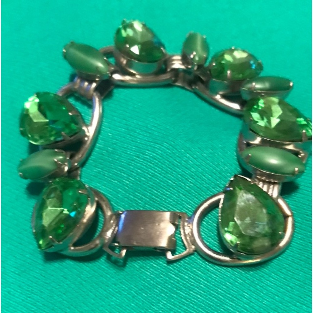 Vintage . Silver/ emerald bracelet, 7” long